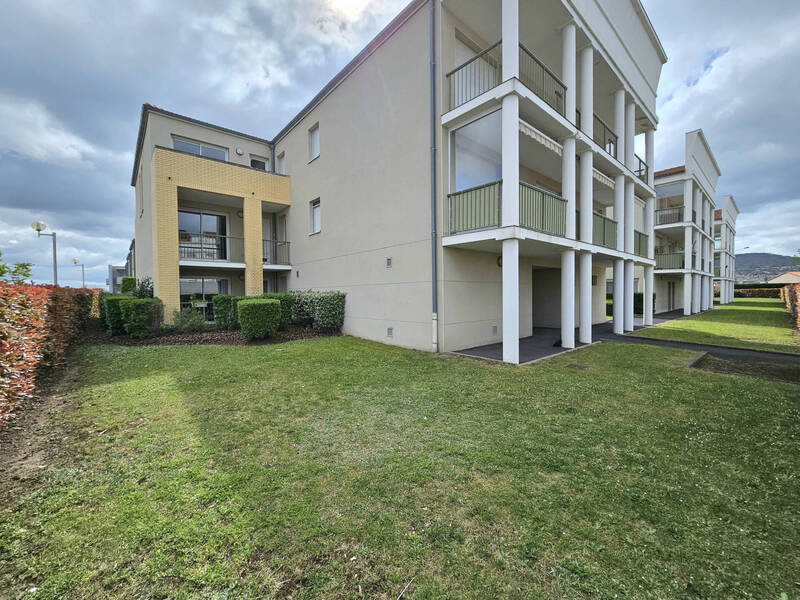 Location appartement 2 pièces 52 m² à Beaumont 63110 - 670 €