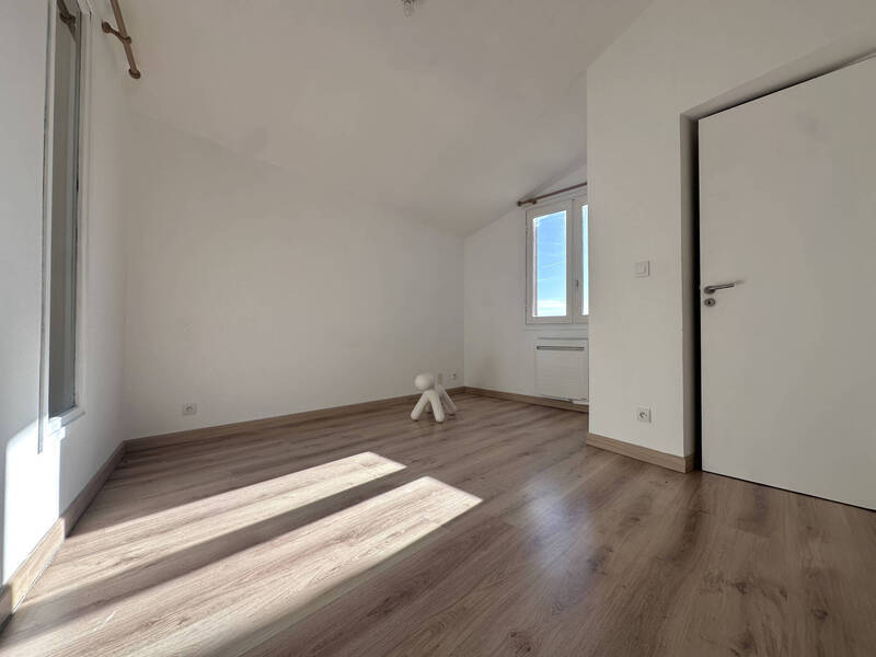 Rent house maison de village 4 rooms 105.4 m² in Chanonat 63450 - 900 €