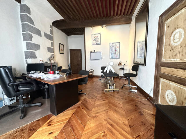 Buy Professional premises local professionnel 84 m² Clermont-Ferrand 63000