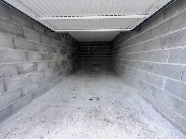 Rent Parking garage 18 m² Aubière 63170