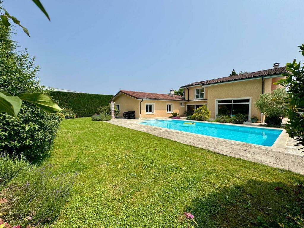 Vente Maison d'architecte 6 pièces 212 m² Bourg-en-Bresse 01000