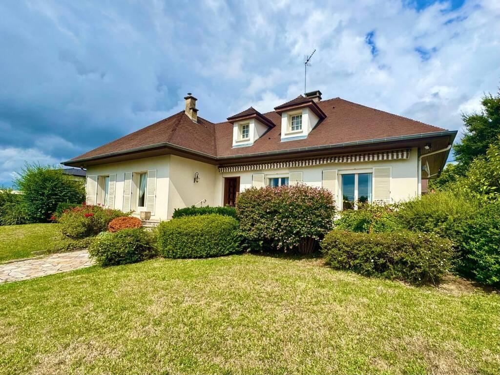 Vente Maison de ville 8 pièces 212 m² Saint-Denis-lès-Bourg 01000