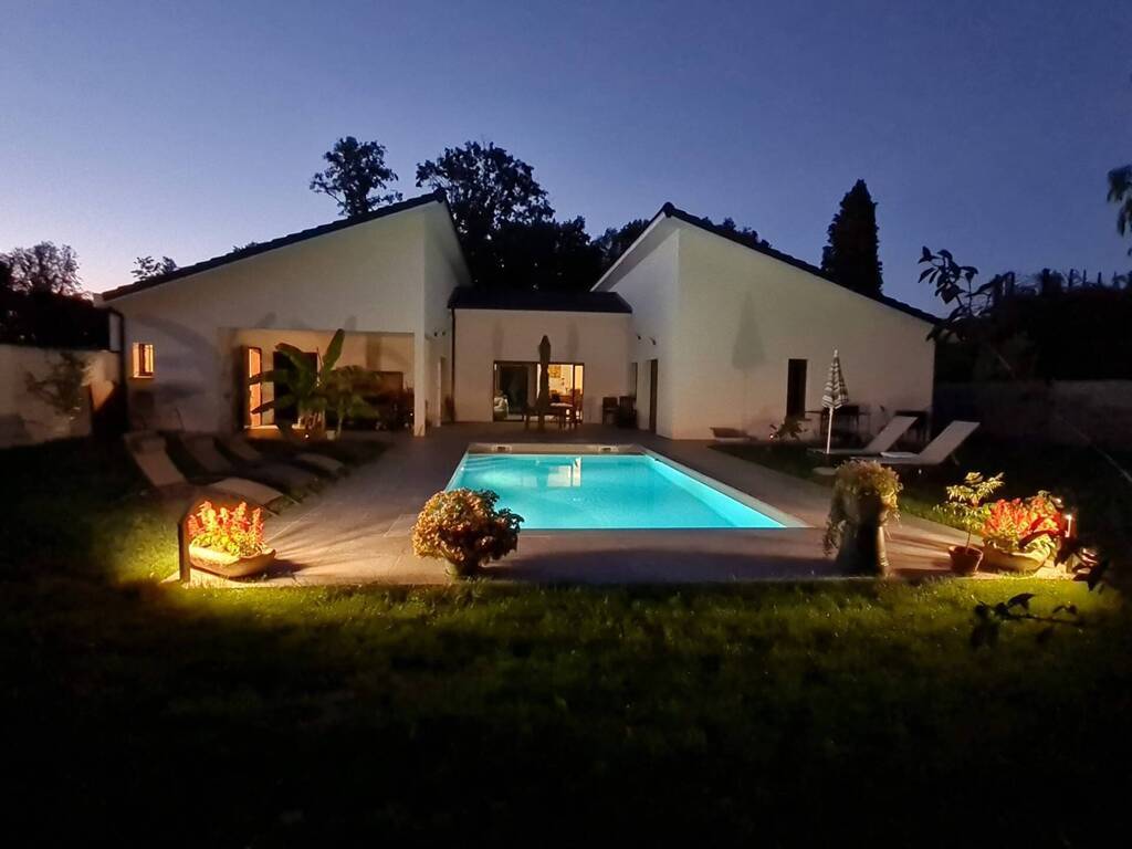 Vente Maison d'architecte 7 pièces 203 m² Bourg-en-Bresse 01000