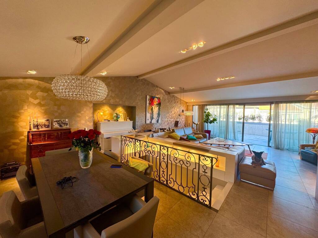 Vente Appartement 5 pièces 220 m² Bourg-en-Bresse 01000