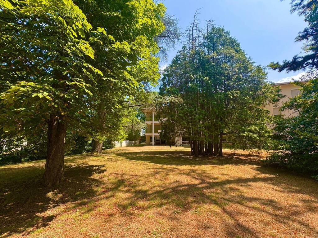 Vente Appartement 5 pièces 165 m² Bourg-en-Bresse 01000