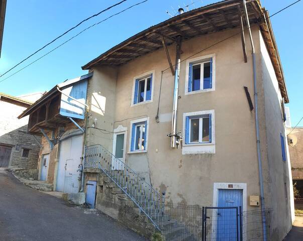 Buy House maison 5 rooms 175 m² Saint-Rambert-en-Bugey 01230