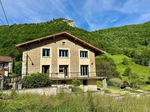 Buy House maison 8 rooms Saint-Rambert-en-Bugey 01230