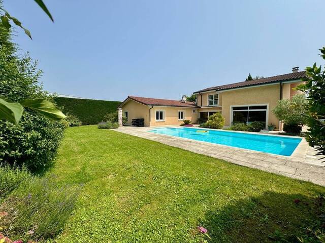 Vente Maison d'architecte 6 pièces 212 m² Bourg-en-Bresse 01000
