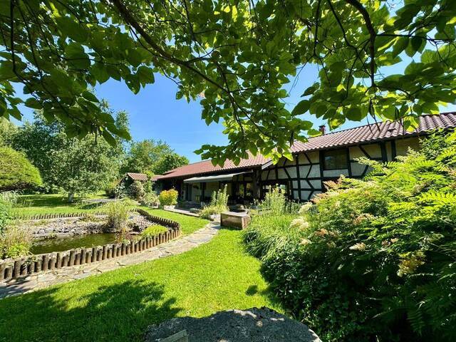 Vente Maison fermette 8 pièces 240 m² Bourg-en-Bresse 01000