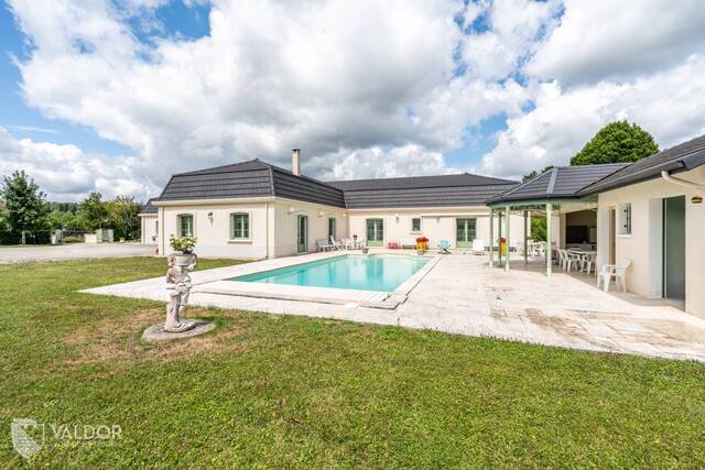 Vente Maison de ville 7 pièces 300 m² Jujurieux 01640
