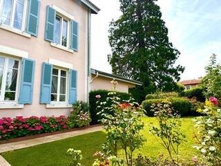 Buy House maison de ville 7 rooms 220 m² Bourg-en-Bresse 01000