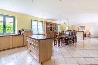 Buy House maison de ville 7 rooms 300 m² Jujurieux 01640
