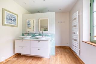 Buy House maison de ville 7 rooms 300 m² Jujurieux 01640