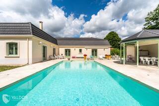 Buy House maison de ville 7 rooms 300 m² Jujurieux 01640
