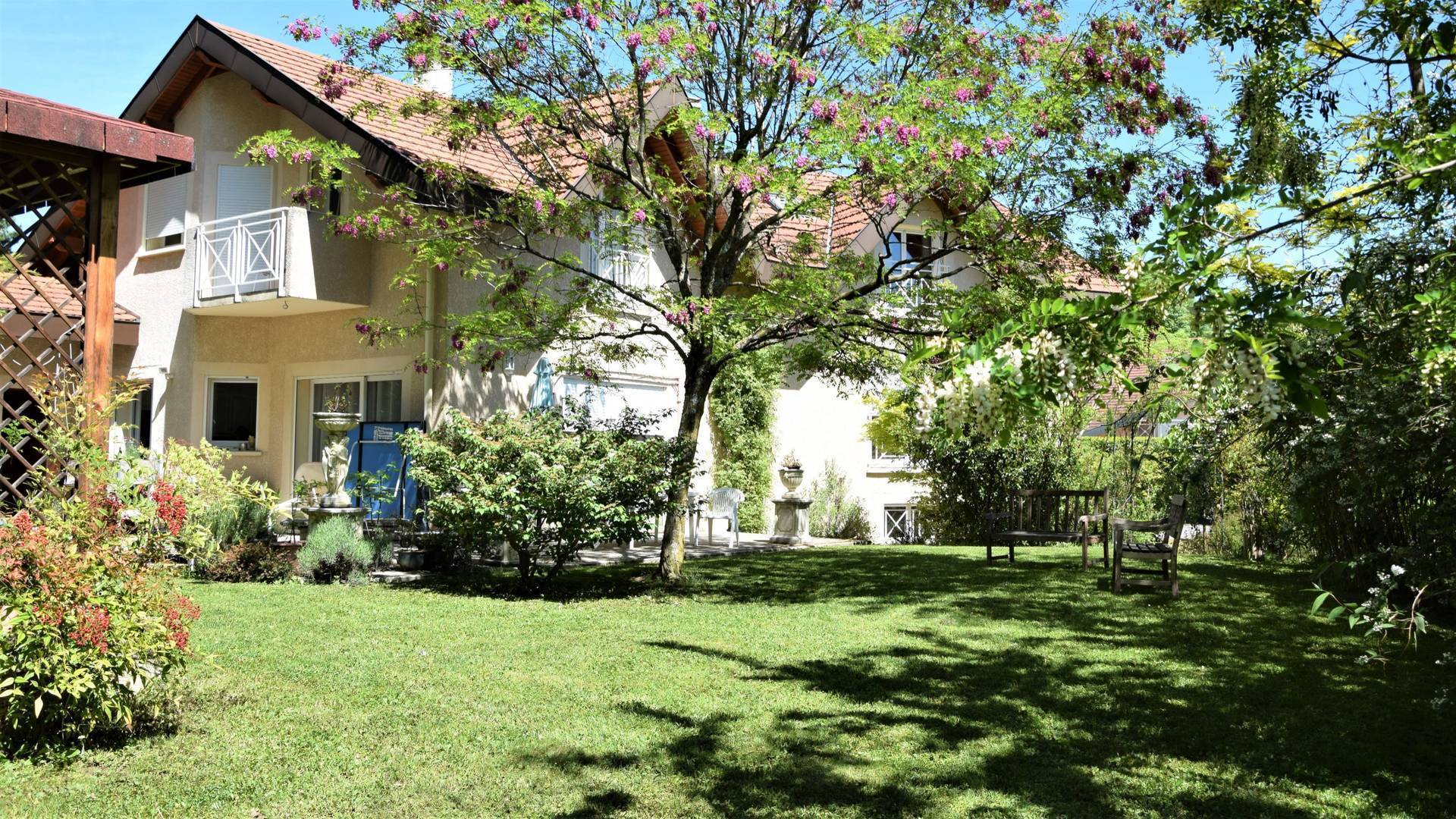 listings in FerneyVoltaire. Houses and apartments for sale and rent