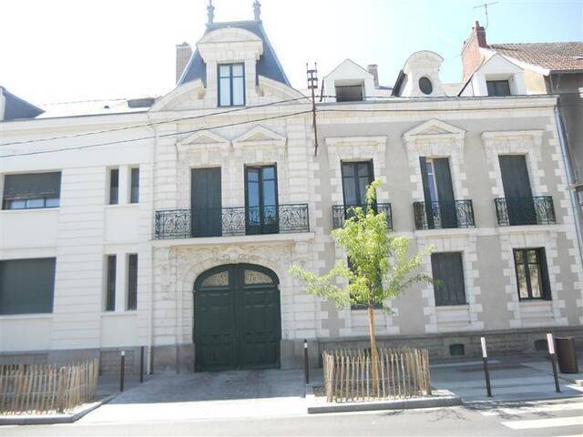 Location Appartement studio 1 pièce 28 m² Nantes 44200 République-Les Ponts