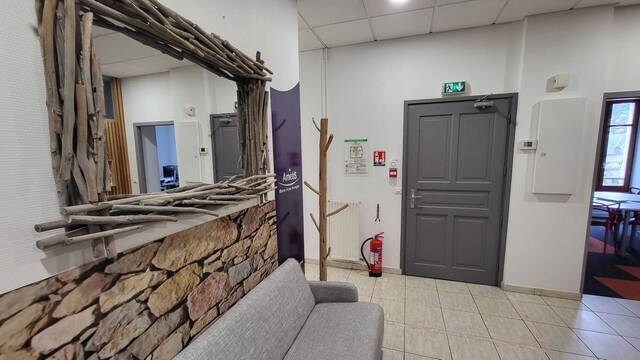 Rent Professional space local professionnel 6 rooms 140 m² Annecy 74000