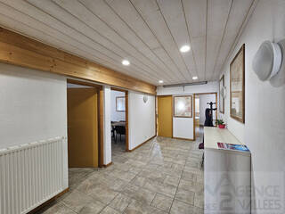 Buy Professional premises bureaux 20 rooms 343.14 m² Cluses 74300