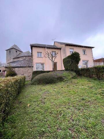 Location appartement t5 95 m² à Salles-Curan (12410)