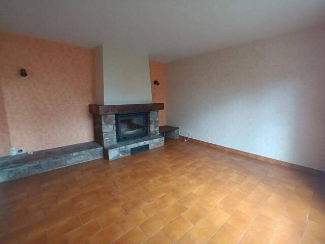 Location appartement t6 et plus 2 pièces 62 m² à Luc-la-Primaube (12450)