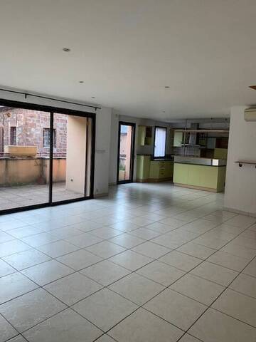 Location appartement t5 154 m² à Marcillac-Vallon (12330)