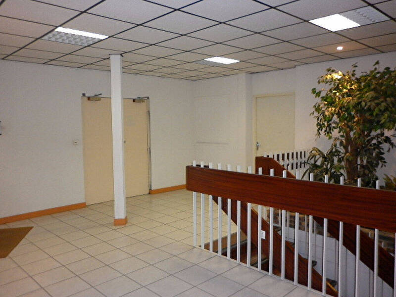 Rent professional premises bureau / local professionnel in Châtenoy-le-Royal 71880 1 440 €