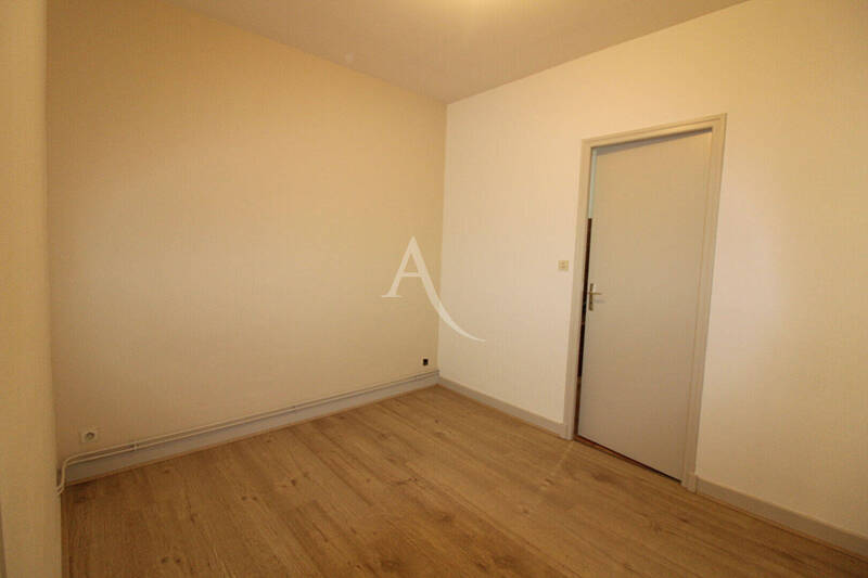 Rent apartment appartement 2 rooms 28 m² in Chalon-sur-Saône 71100 - 415 €