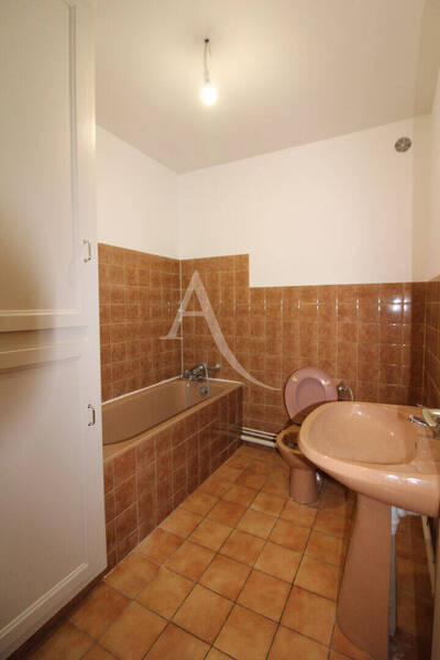 Rent apartment appartement 2 rooms 28 m² in Chalon-sur-Saône 71100 - 415 €