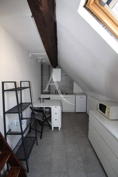 Rent apartment appartement 1 room 10.4 m² in Dijon 21000 Rue piétonne - 400 €