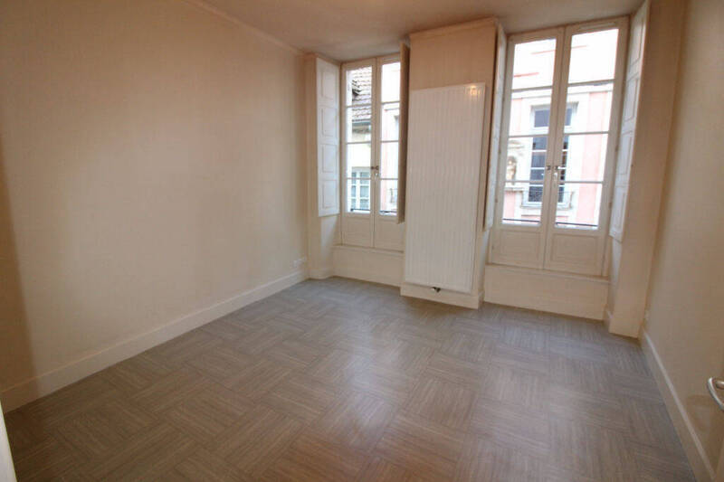 Rent apartment appartement 2 rooms 27 m² in Chalon-sur-Saône 71100 - 334 €