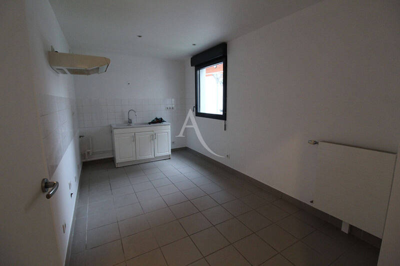 Rent apartment appartement 4 rooms 101.93 m² in Dijon 21000 - 865 €