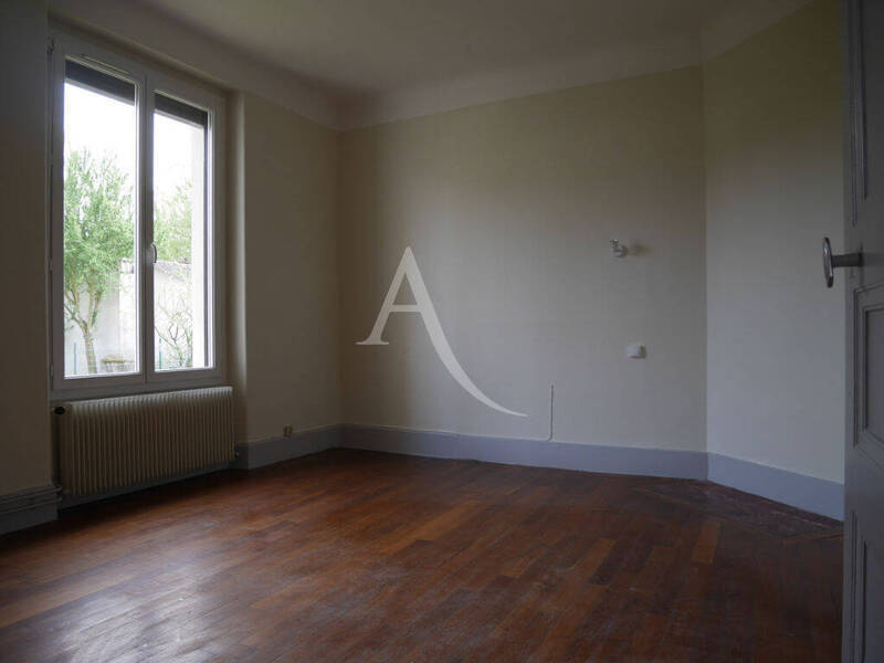 Location appartement 5 pièces 90 m² à Chalon-sur-Saône 71100 - 890 €