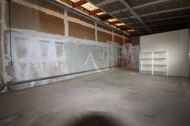 Location local commercial à Longvic 21600 697 €