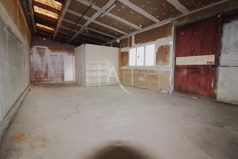 Location local commercial à Longvic 21600 697 €