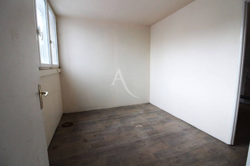 Location local commercial à Longvic 21600 697 €