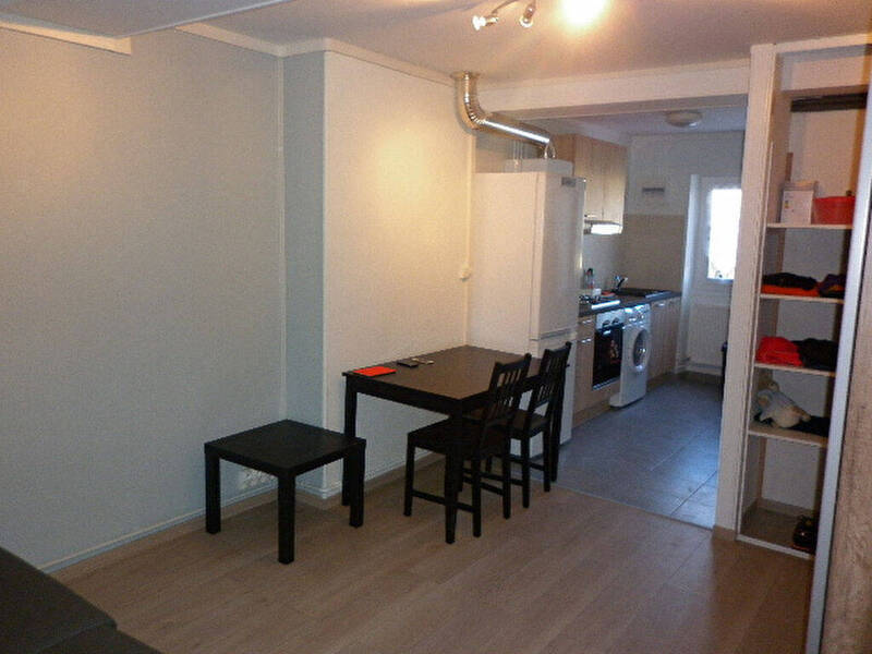 Location appartement 1 pièce 23 m² à Chalon-sur-Saône 71100 2ème étage - 2ème porte à droite - 432 €