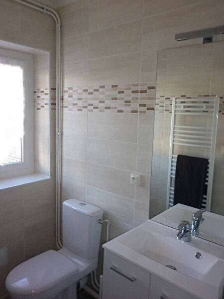 Location appartement 1 pièce 23 m² à Chalon-sur-Saône 71100 2ème étage - 2ème porte à droite - 432 €