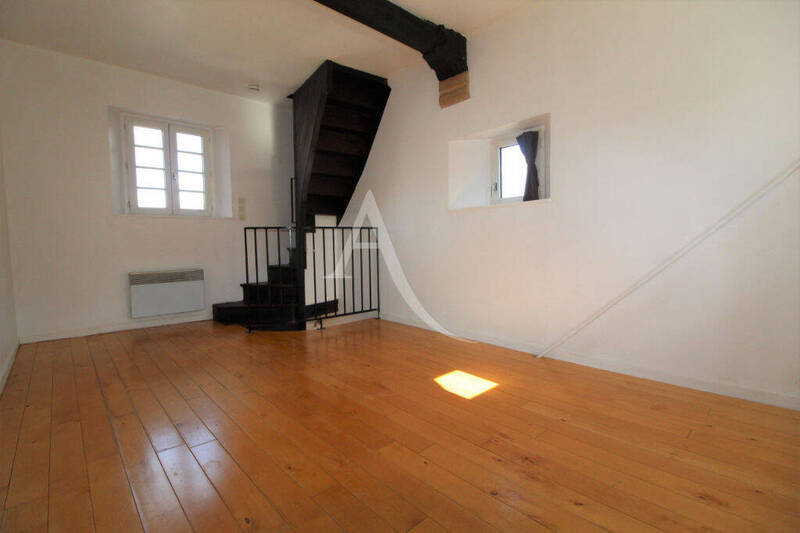 Location appartement 3 pièces 44.18 m² à Dijon 21000 Donne sur cour commune et rue Pasteur - 593 €