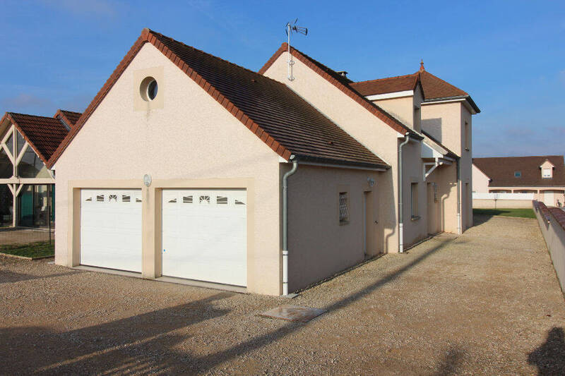 Location maison 8 pièces 215 m² à Lux 71100 - 1 554 €