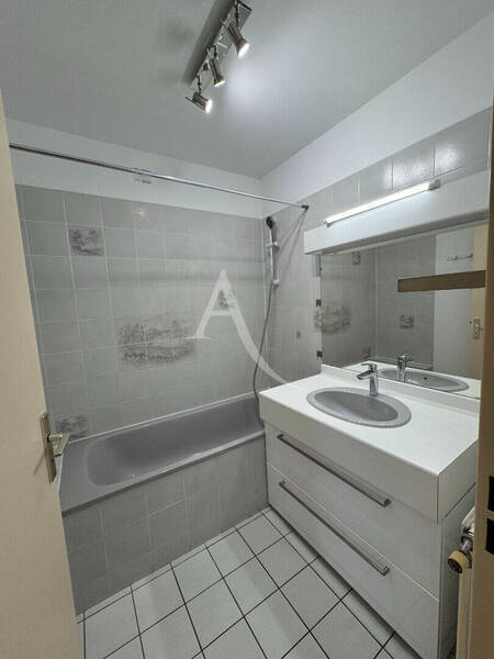 Rent apartment appartement 4 rooms 87.57 m² in Dijon 21000 - 930 €