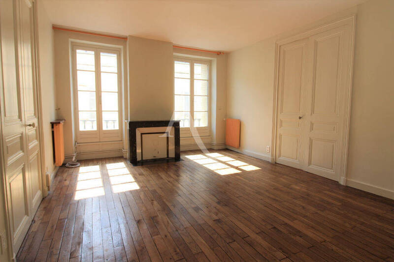 Location appartement 4 pièces 137 m² à Chalon-sur-Saône 71100 - 1 205 €