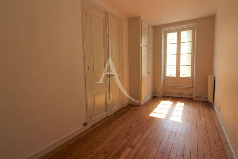Location appartement 4 pièces 137 m² à Chalon-sur-Saône 71100 - 1 205 €