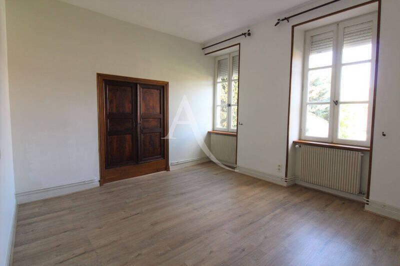 Location appartement 4 pièces 137 m² à Chalon-sur-Saône 71100 - 1 205 €