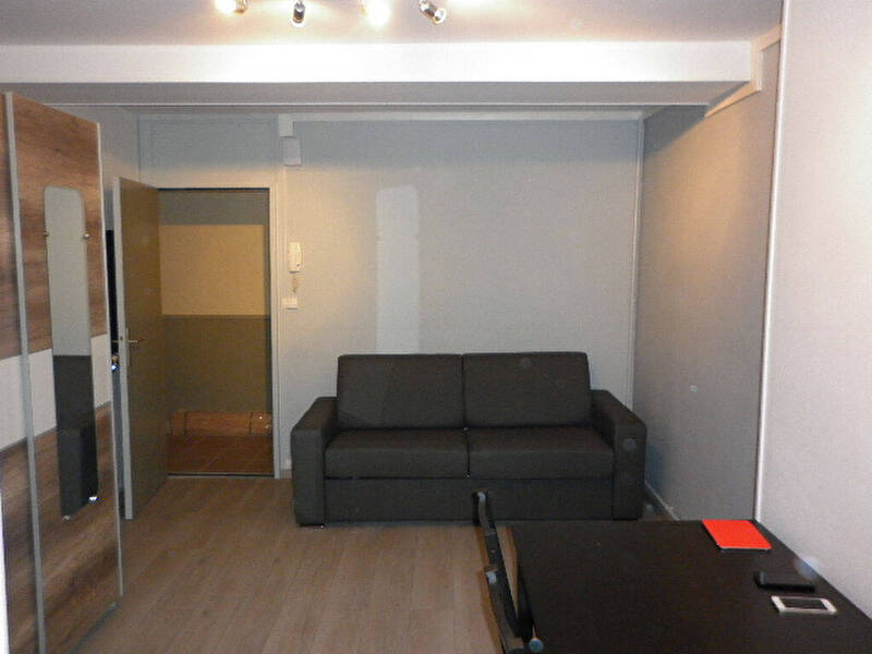 Location appartement 1 pièce 23 m² à Chalon-sur-Saône 71100 2ème étage - 2ème porte à droite - 432 €