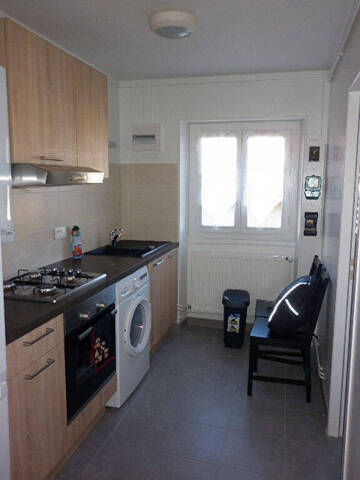 Location Appartement 1 pièce 23 m² Chalon-sur-Saône 71100 2ème étage - 2ème porte à droite