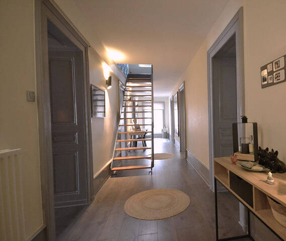 Vente Appartement 5 pièces 223 m² Aix-les-Bains 73100