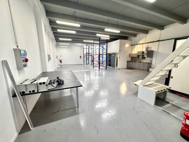Buy Professional premises local commercial Annecy (Toute la ville) 74000