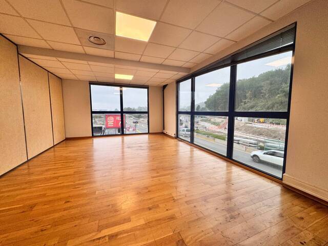 Location d'entreprise Local bureaux Sillingy 74330