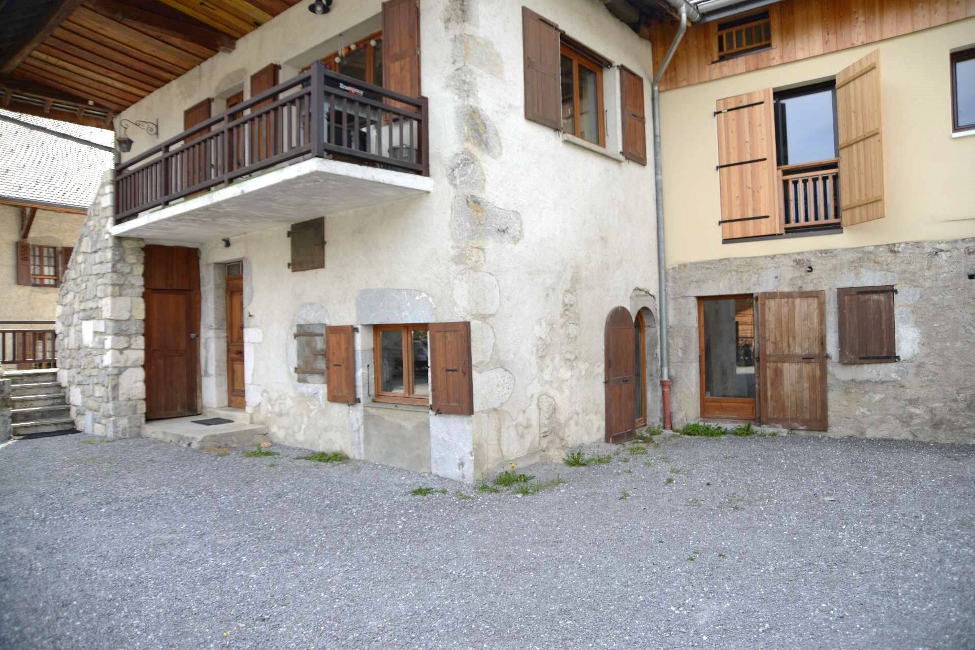 Immobilier à Saint Jorioz, Doussard, Sévrier, Annecy. Maisons et appartements en vente et en