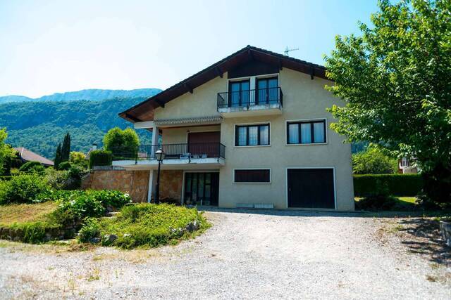 Sold House villa 8 rooms 210 m² Lathuile 74210